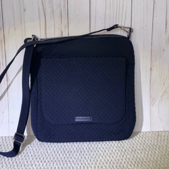 Vera Bradley Quilted Carson Mailbag Crossbody in Navy - Picture 1 of 5